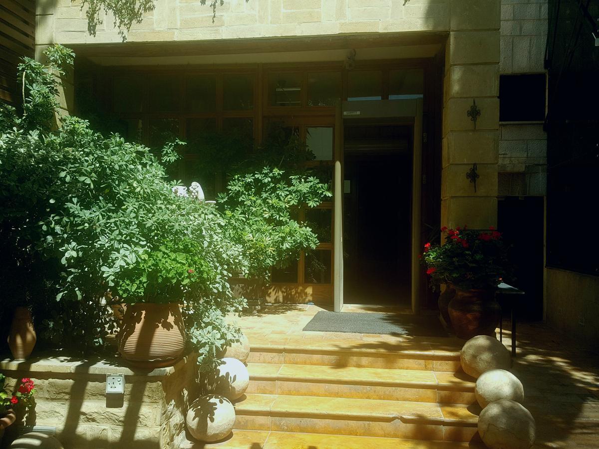 Hisham Hotel Amman Bagian luar foto